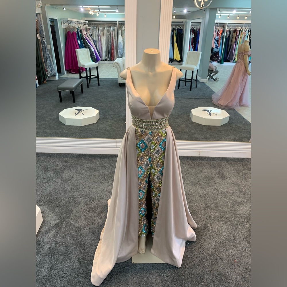 Size 12. pants suit. beaded belt. open back. sequined pants.